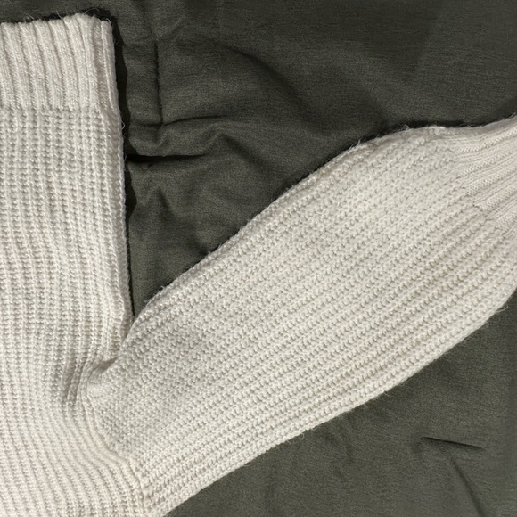 GAP Medium White Turtleneck Sweater - Picture 3 of 3